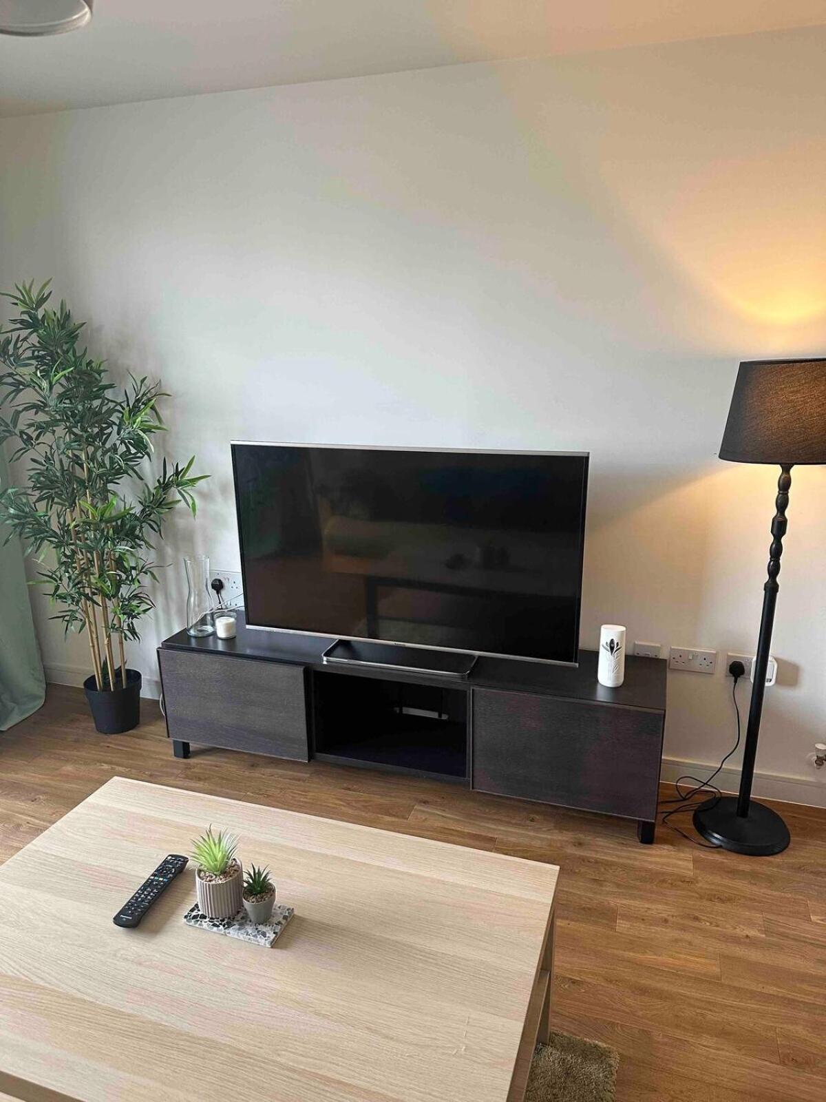 Entire 2 Bedroom Flat Londres Exterior foto